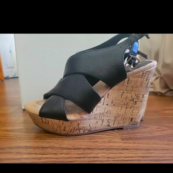 Black Leather Montego Bay Club Size 5 wedges - Picture 4 of 4